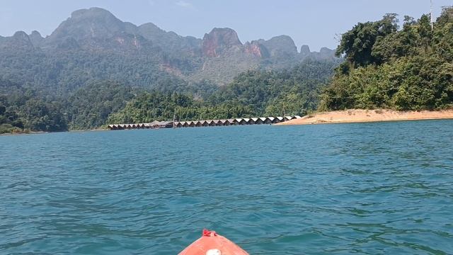 Вид с сап-борда, Озеро Чео Лан, Као Сок, Тай (View from sup-board, Chieo Lan Lake, Khao Sok, Thai)