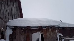завалило снегом, спасаем крышу