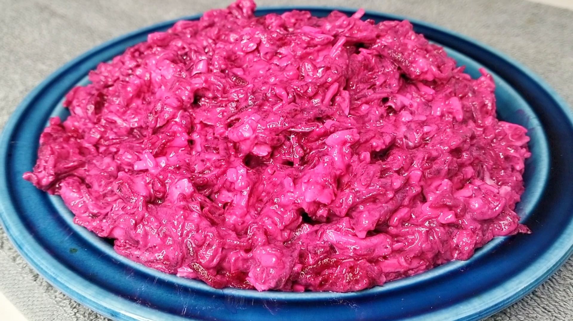 Салат из свеклы с плавленым сыром и чесноком🧄 смотреть онлайн