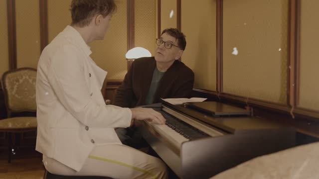 Сергей АРУТЮНОВ, Cергей Маковецкий - Ночь, Улица, Фонарь, Аптека смотреть онлайн