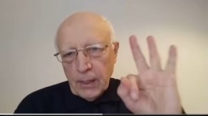 О. Соскин : Очень символично выглядит бодание мышиного оленя и носорога в зоопарке