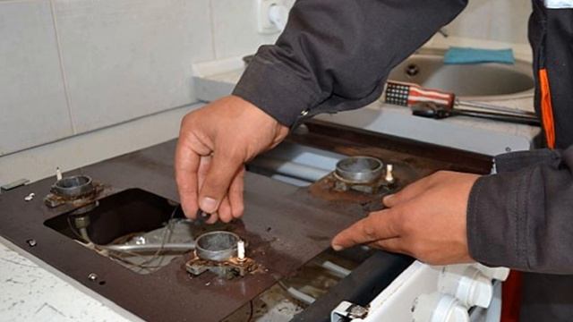 Техническое обслуживание газовой плиты.Чего ждать от слесаря смотреть онлайн
