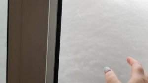 Замело выше окон в доме ,в России зима.