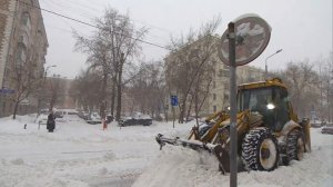 Гидрометцентр: высота сугробов достигла 38 см после сильного снегопада в Москве