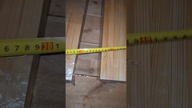 1000045638.mp4 (Собака наблюдает за устройством лестницы на 2 этаж в доме А-фрейм)