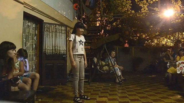 Диана Анкудинова - "Это просто война" (Адлер 16.07.1017, благоконцерт) смотреть онлайн