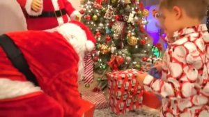 Лайк Крошки Настя Диана и Рома открывают подарки