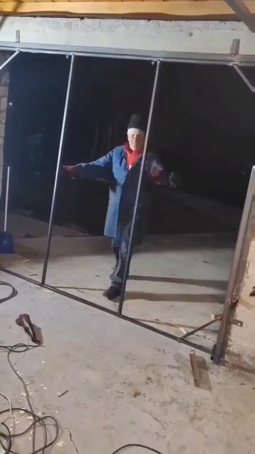 Получился интересный каркас для подъёмных ворот.