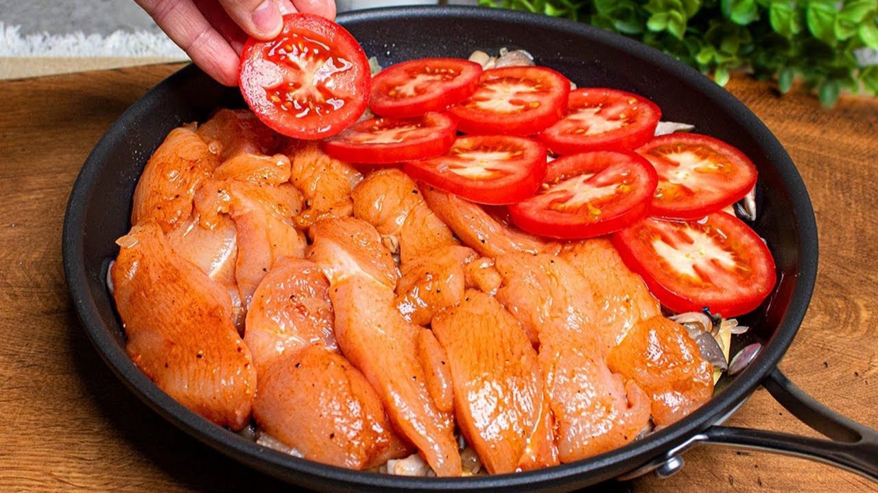 Этот рецепт МЕНЯ ПОКОРИЛ! Приготовьте так КУРИЦУ с КАРТОШКОЙ! Вкусный ужин или обед в духовке! смотреть онлайн