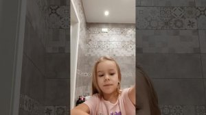 Утро Эмили. Чистим зубы.