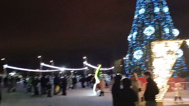 Центральная площадь у гостиницы Жигули смотреть онлайн