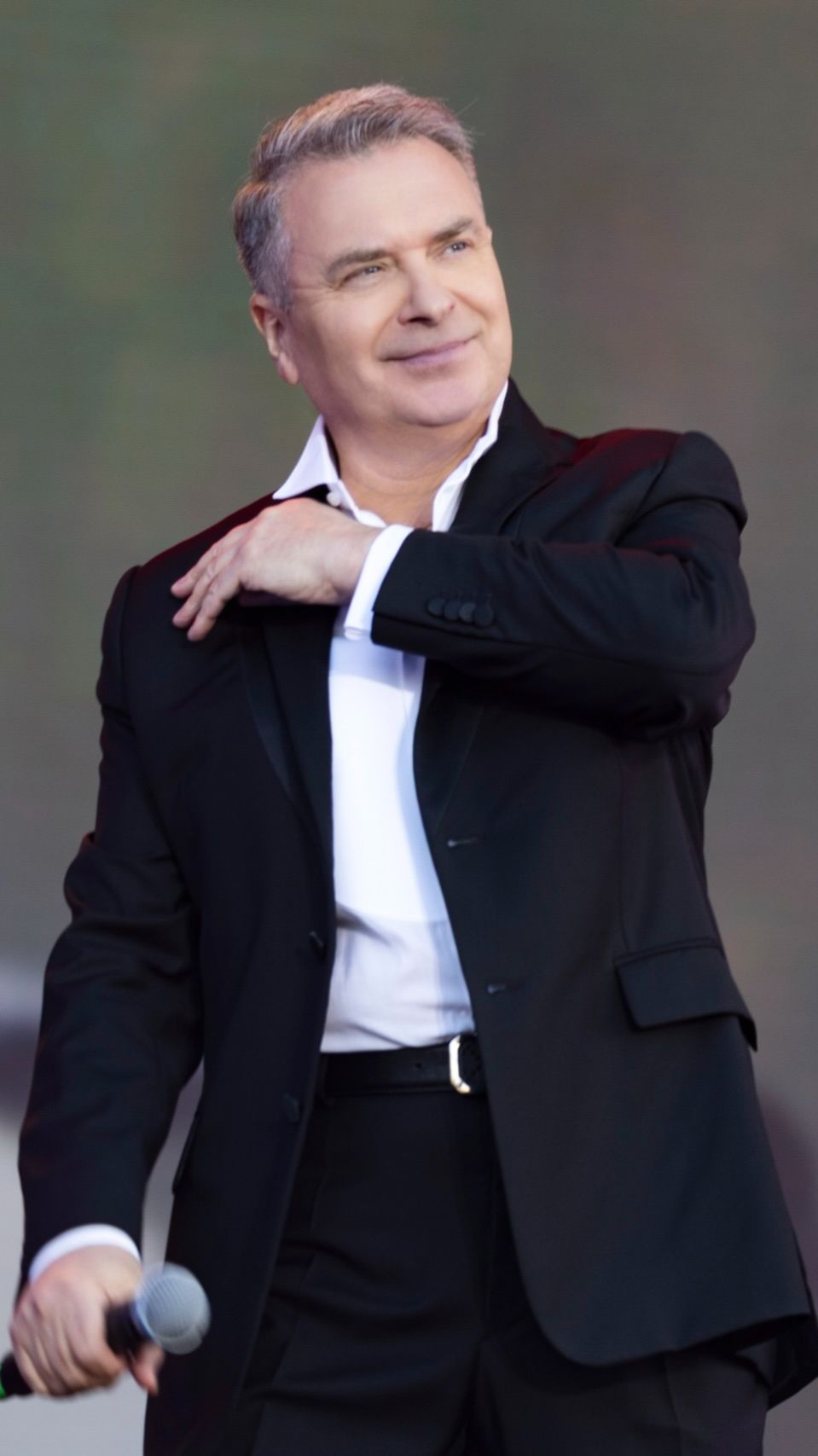 Огонёчки Зажёг Весь Зал!🔥Безумно красиво! Как упоительны в России вечера! Санкт-Петербург! #музыка смотреть онлайн