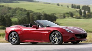 F.W 1:64 Ferrari California T (сравнение с Ferrari 355 от Kyosho)