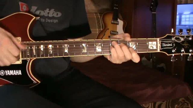 Старый двор-В. Малежик (как играть на гитаре аккорды) смотреть онлайн