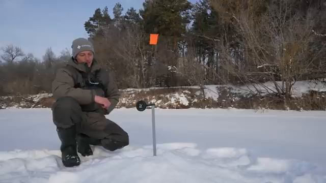 ЗАБРАЛСЯ ПО ТЕМНОТЕ В САМЫЕ ДЕБРИ, ГДЕ НЕТ ЛЮДЕЙ, ПРИРОДА КАК В СКАЗКЕ И КЛЮЁТ РЫБА! Зимняя рыбалка.