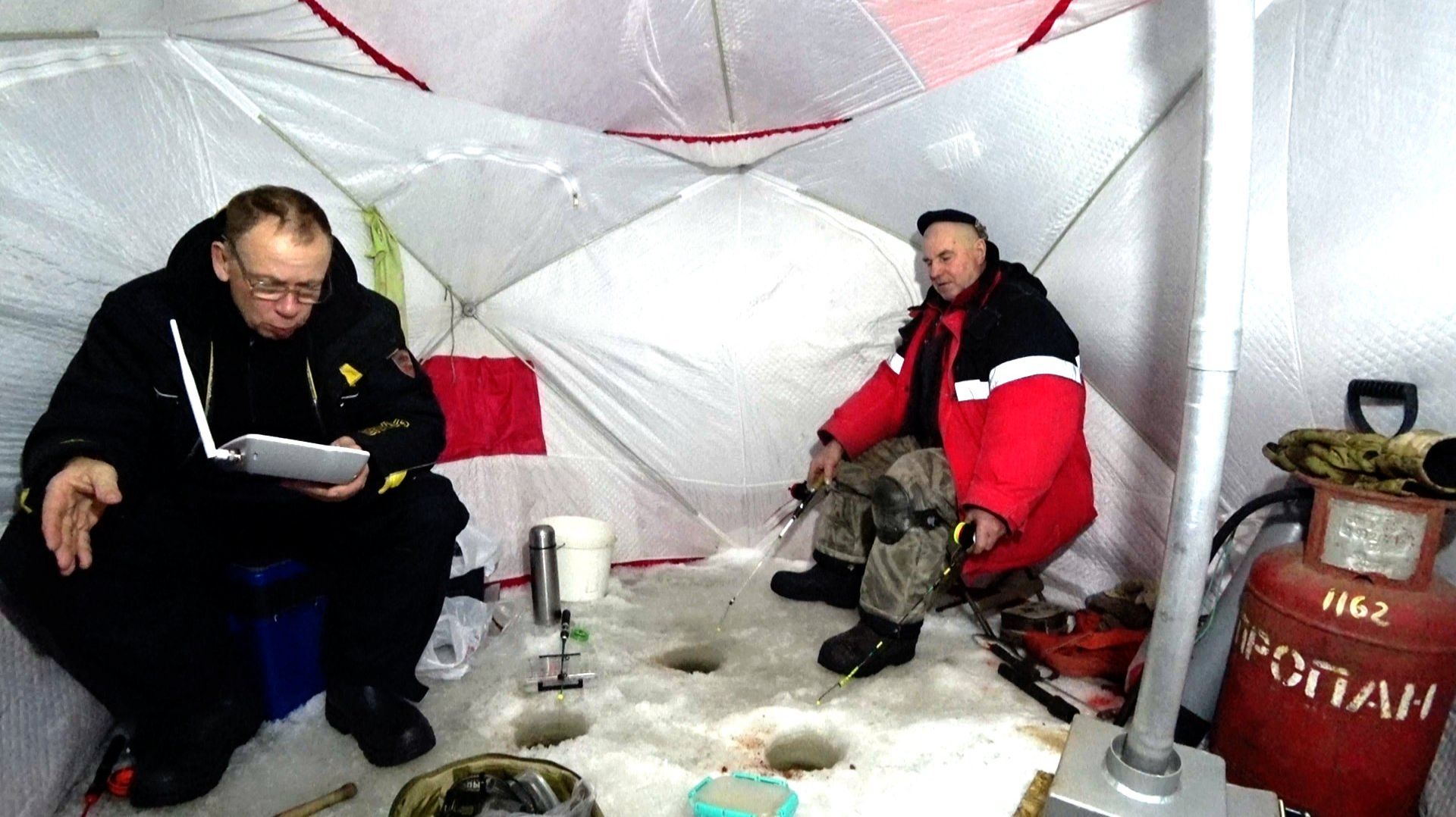 Глухозимье на Конде. Рыбалка на озёрах ХМАО. смотреть онлайн