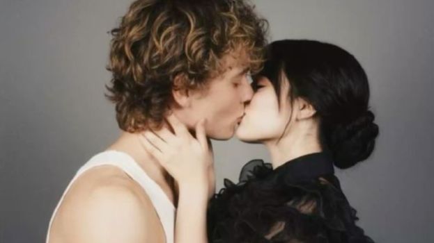 Wednesday x Tayler - Flashlight смотреть онлайн