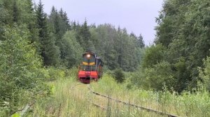 Тепловоз ЧМЭ3т-5817 подает полувагон на загрузку ломом черных металлов