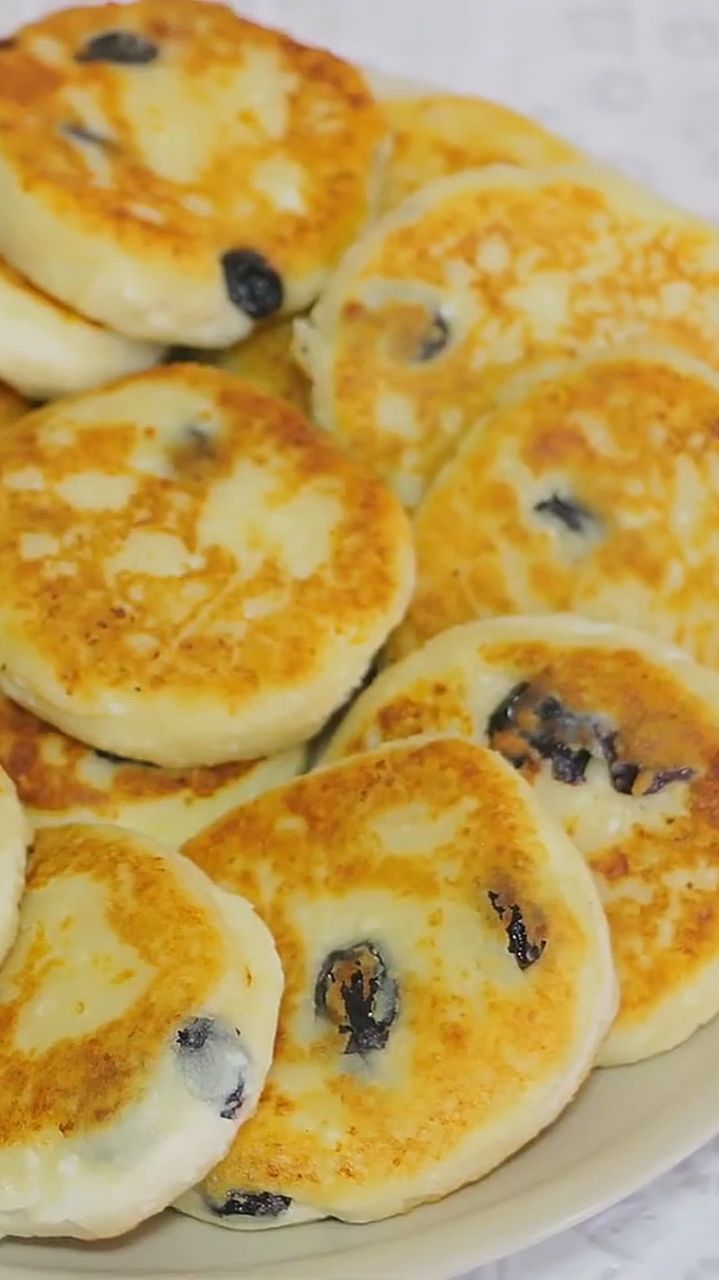 Пышные творожные сырники с изюмом. Простой рецепт. Самый вкусный завтрак. смотреть онлайн