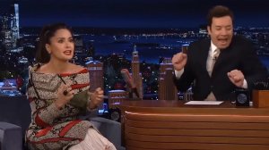 Сальма Хайек Пино рассказывает о своей выходке на чемпионате мира, фальшивых рождественских подарках