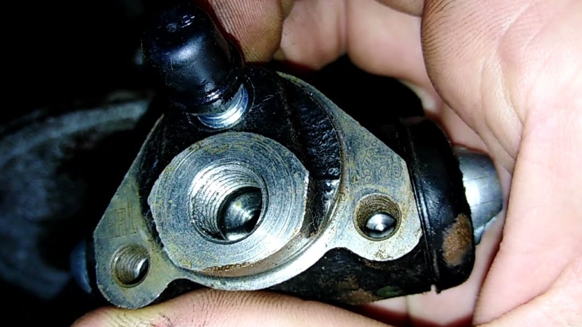 Замена задних тормозов на ВАЗ 2108-2115. Подробно. Часть 2. смотреть онлайн