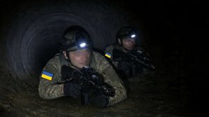 Российские FPV-дроны обнаружили и уничтожили украинские силы в туннеле.