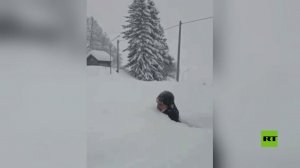 السويد.. تراكمات ثلجية قياسية بعد عاصفة قوية