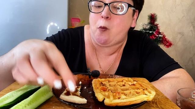 Мукбанг мои вкусные ПП вафли с курочкой и с сыром!Шикарный перекус перед завтраком для похудения! смотреть онлайн