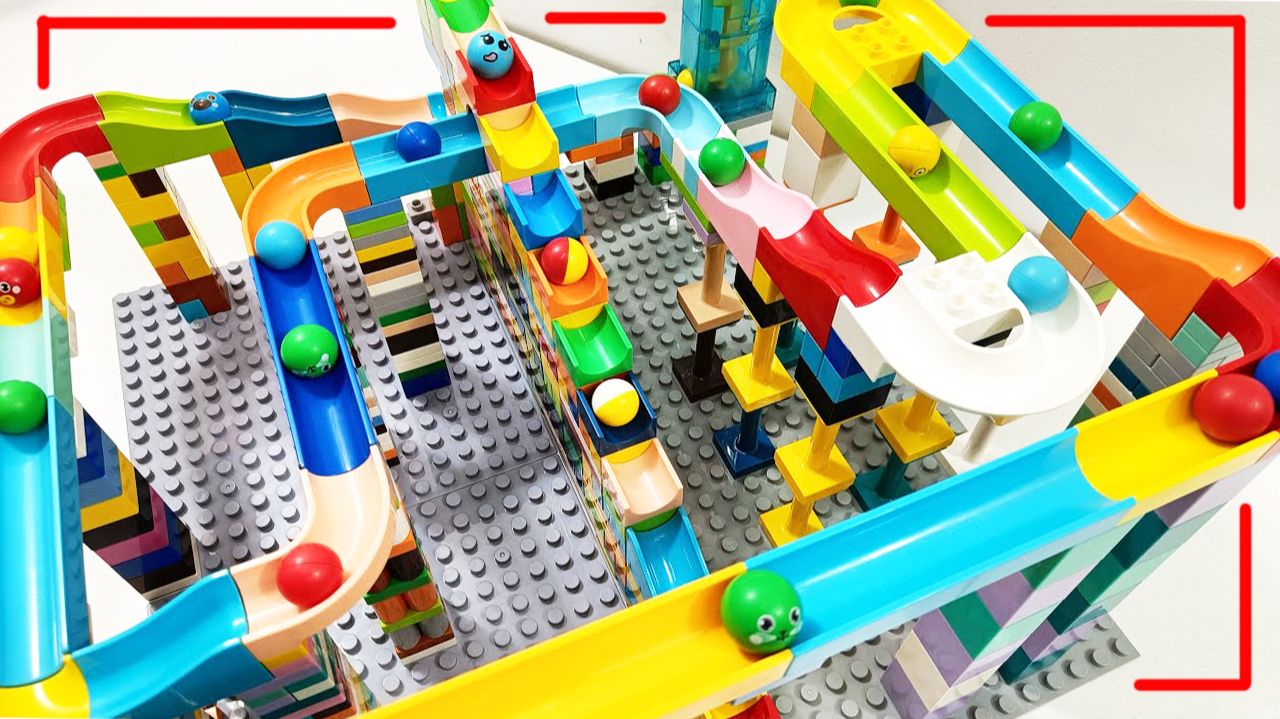 Мультики для детей. Увлекательные горки из блоков ☆ Лестница с лифтом. Смотреть Мультики для малышей смотреть онлайн