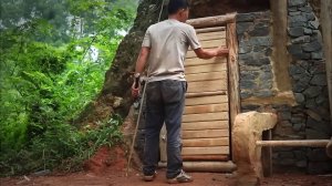 Бункер за 15 дней. Как построить логово в лесу и найти еду в природе. Один в лесу.