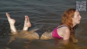 Девушка в воде.Эротика