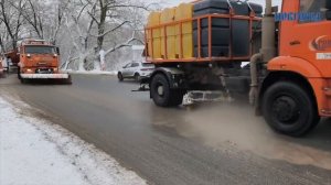 С городских улиц днём и ночью вывозят тысячи кубометров снега