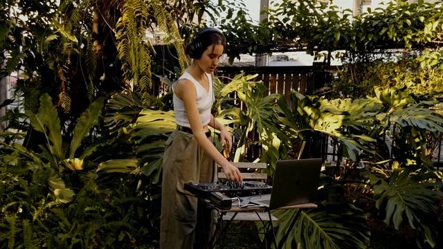 Klaudia Kováčová - Afro House Set ｜ Deep Funky Grooves & Afro Beats смотреть онлайн