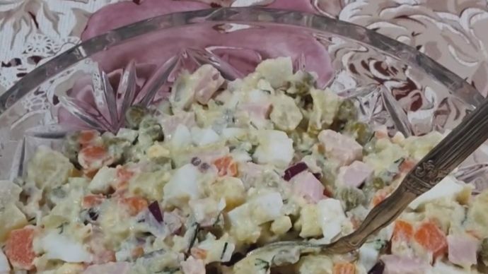 «Тот самый СОВЕТСКИЙ Оливье! Забытый рецепт с душой», «Мы приготовили ЛУЧШИЙ Оливье в мире.» смотреть онлайн