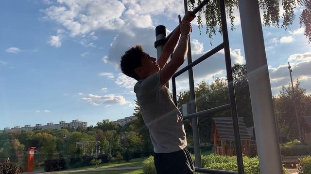 俄罗斯男子正在为“人体旗帜”项目进行训练 || 亲爱的朋友们，让我们一起努力吧 :) смотреть онлайн