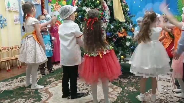 хоровод "Встречаем Новый Год" сл Е Чуриковой муз Т Семерухиной подготовительная группа смотреть онлайн