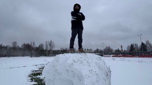 Огромный снежный шар. Дрифт по стадиону.