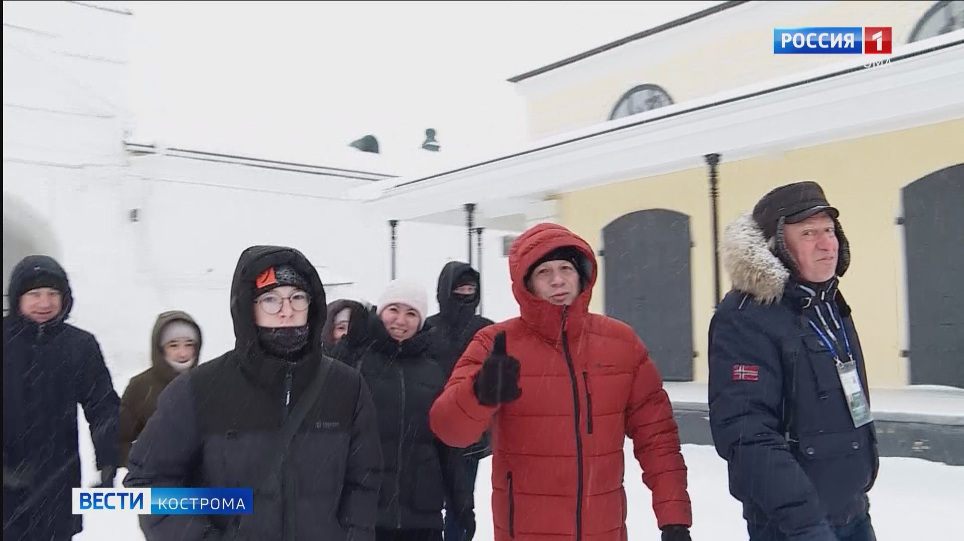 Холода и метели не остановили туристов от посещения Костромы смотреть онлайн