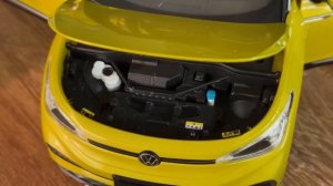 Марк показывает 3 внедорожника BMW, Volkswagen, Acura _ Для сравнения с изготовленными на заказ