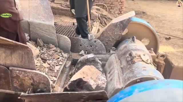 Строительство, дробление щебёнки. огромные камни смотреть онлайн