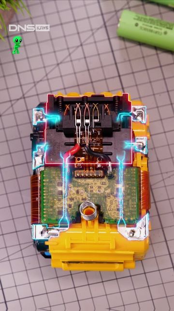 Два напряжения в одной батарее?! Как работает FLEXVOLT смотреть онлайн