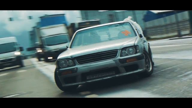 я купил новую тачку и неудачно дританул смотреть онлайн