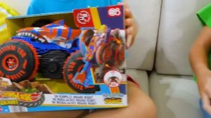 Акулы против динозавров - Соревнование с Монстр-Траками.