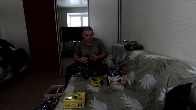 Новогодние праздники закончились.Разбираю елку.И рассказываю как я провел эти праздничные выходные. смотреть онлайн