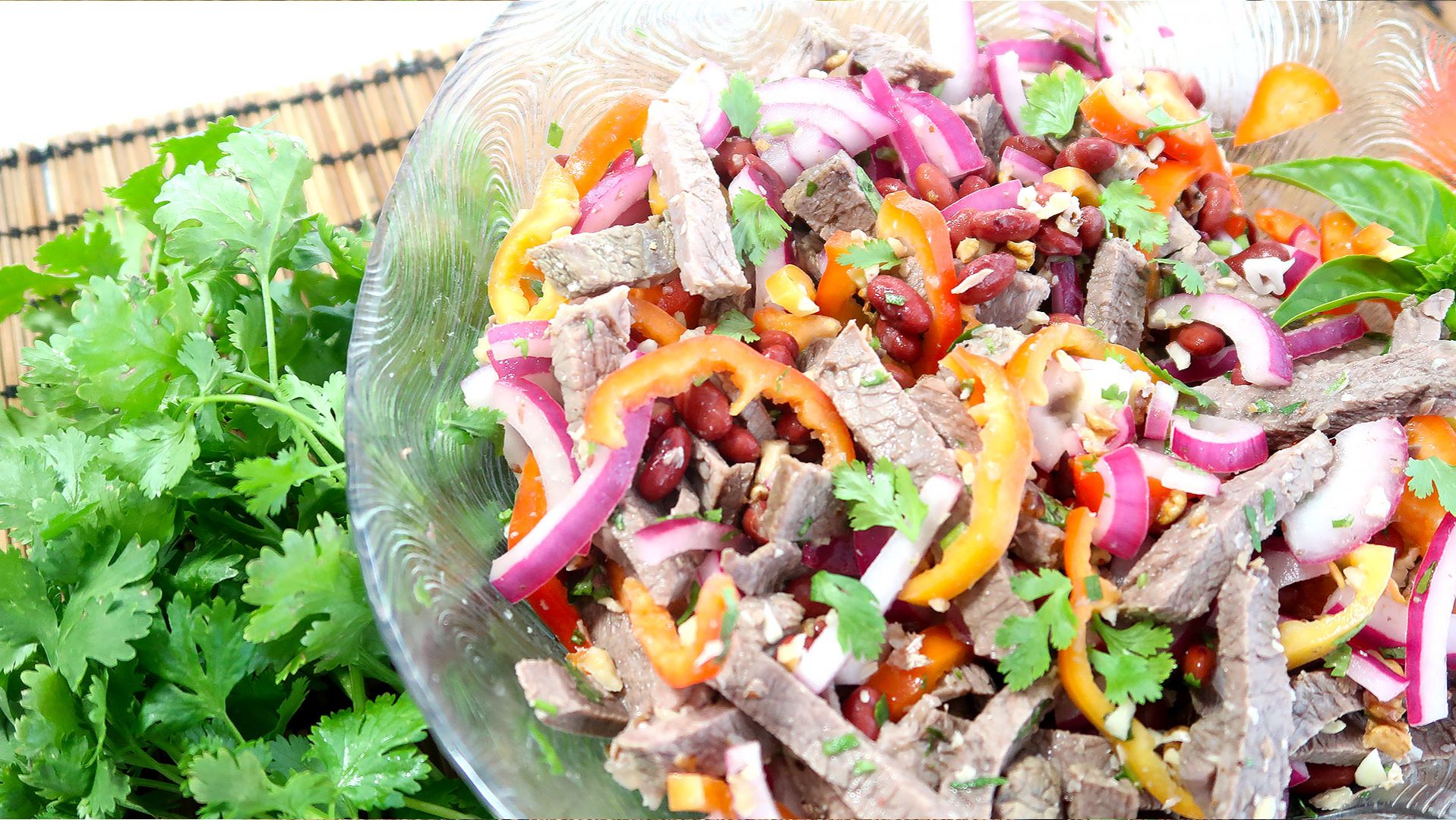 Классический салат «Тбилиси» с говядиной и красной фасолью смотреть онлайн