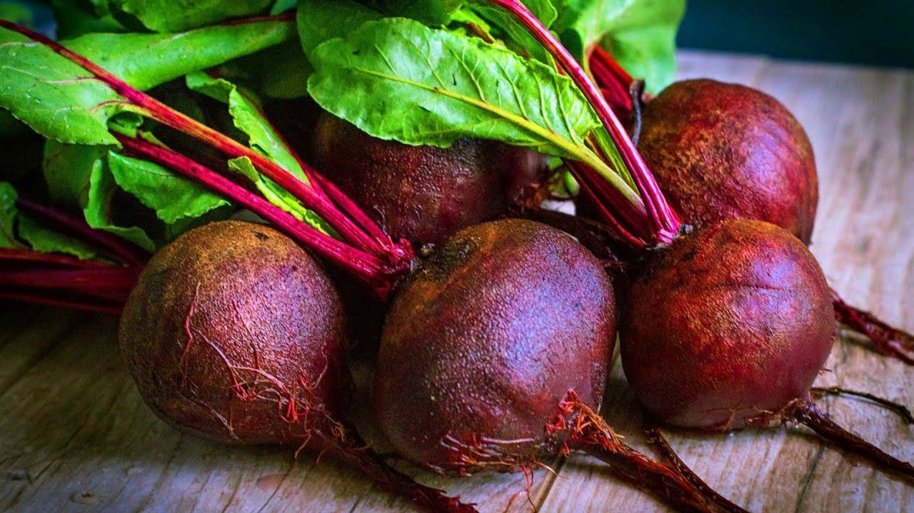 Съедят за минуту! Не успеваю готовить добавку! Очень вкусный и простой салат из свеклы! смотреть онлайн