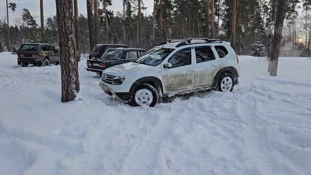 Renault Duster в снегу смотреть онлайн