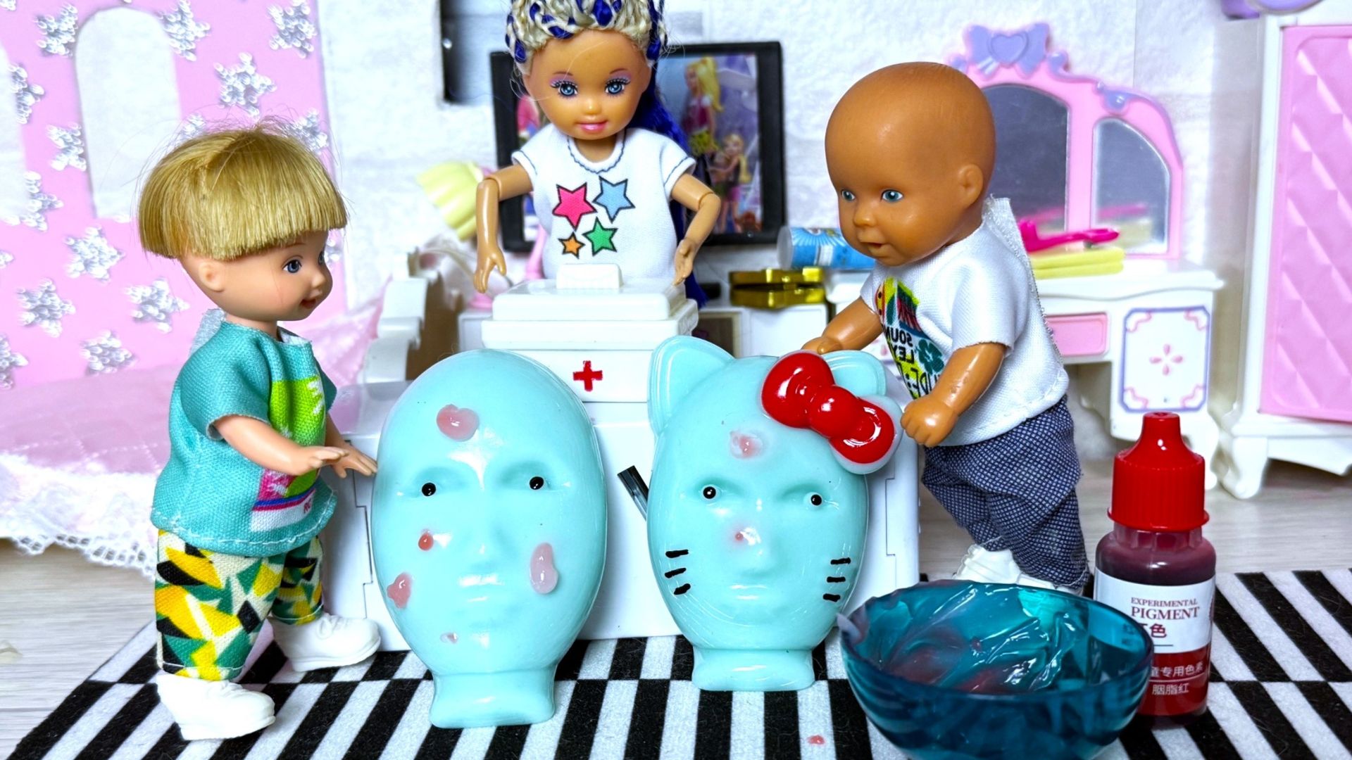 Катя и Макс веселая семейка! Куклы Барби игра выдави прыщ тренд Тик Ток распаковка смотреть онлайн