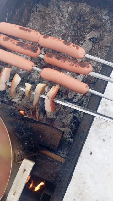 На природе вкусней 😋 сосисоны смотреть онлайн