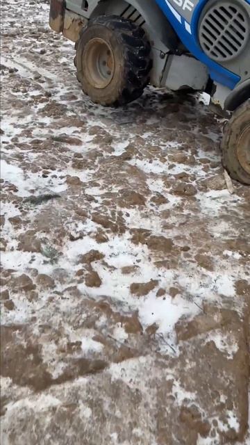 Камень против погрузчика  На чьей стороне вы? смотреть онлайн